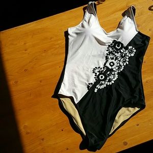 Women's swim suit